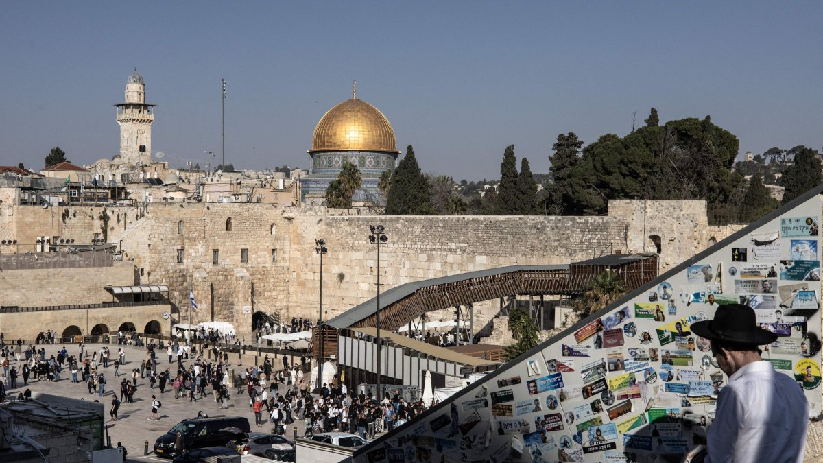 A man walks down to the Western Wall as the Dome of the Rock at the Al-Aqsa mosque compound appears in the background in the old city of Jerusalem, Dec. 4, 2025. (AFP Photo)