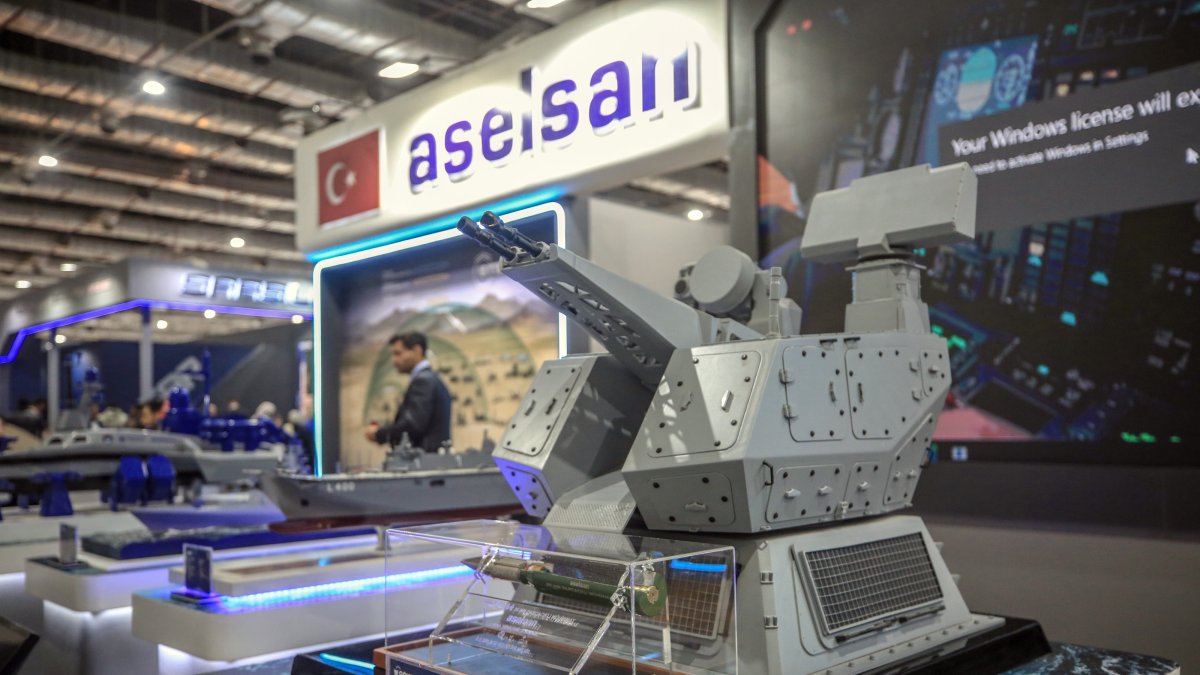 People at the ward of the Turkish defense company, Aselsan, during the 4th EDEX 2025 Egypt Defence Expo, in Cairo, Egypt, Dec. 2, 2025. (AA Photo)