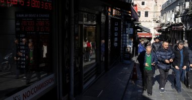 People walk past an exchange office, Istanbul, Türkiye, Nov. 27, 2023. (Reuters Photo)