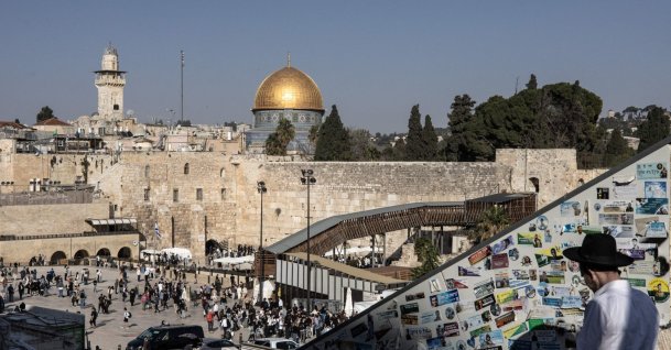 A man walks down to the Western Wall as the Dome of the Rock at the Al-Aqsa mosque compound appears in the background in the old city of Jerusalem, Dec. 4, 2025. (AFP Photo)