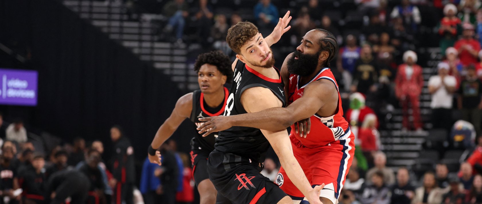Los Angeles Clippers guard James Harden (R) passes the ball around Houston Rockets center Alperen Şengün during the first quarter at Intuit Dome, Inglewood, U.S., Dec. 23, 2025. (Reuters Photo)