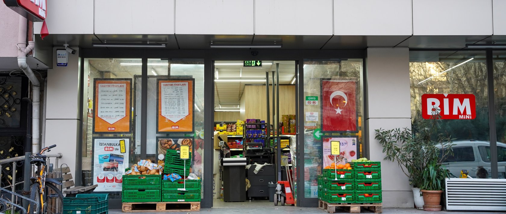 A BIM store is seen in the Beşiktaş district, Istanbul, Türkiye, Feb. 10, 2023. (Shutterstock Photo)