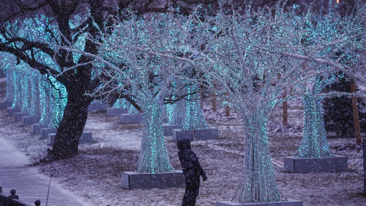 A man looks at a seasonal decoration for the New Year's and Christmas holidays, Moscow, Russia, Dec. 24, 2025. (EPA Photo)