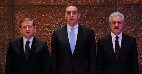 (L-R) Former Turkish Football Federation (TFF) vice presidents Göksel Gümüşdağ and Lütfi Arıboğan stand with President Mehmet Ali Aydınlar during a press conference at the TFF headquarters, Istanbul, Türkiye, Jan. 2, 2012. (AA Photo)