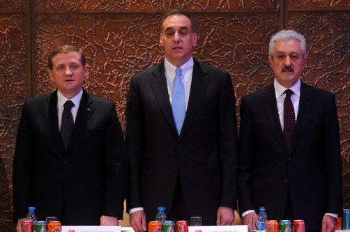 (L-R) Former Turkish Football Federation (TFF) vice presidents Göksel Gümüşdağ and Lütfi Arıboğan stand with President Mehmet Ali Aydınlar during a press conference at the TFF headquarters, Istanbul, Türkiye, Jan. 2, 2012. (AA Photo)