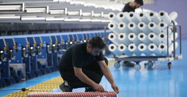A worker is seen in a factory at the Niğde industrial zone, central Türkiye, Dec. 7, 2025. (AA Photo)