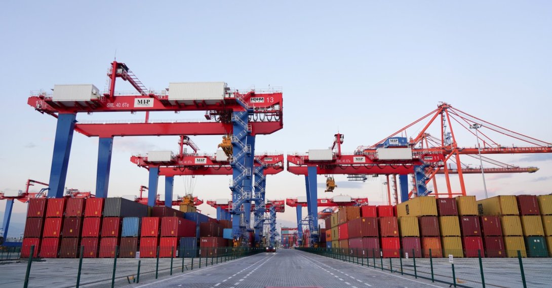 A general view of containers and cranes at the port in Mersin, southern Türkiye, Dec. 17, 2025. (IHA Photo)