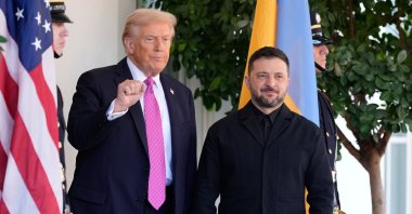 President Donald Trump (L) gestures as he greets Ukraine's President Volodymyr Zelenskyy at the White House, Washington, U.S., Oct. 17, 2025. (AP Photo)