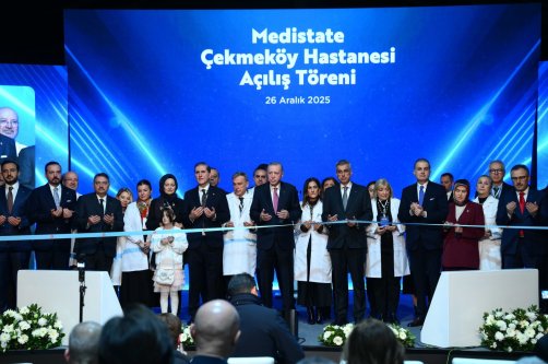 President Recep Tayyip Erdoğan cuts the ribbon with hospital staff during the inauguration ceremony, Istanbul, Türkiye, Dec. 26, 2025. (AA Photo) 