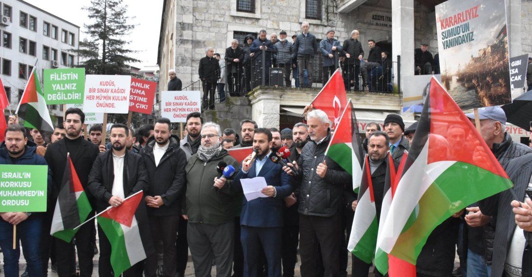 Turkish Youth Foundation (TÜGVA) representative Ömer Faruk Yücedağ speaks outside a mosque in the northern province of Ordu, Türkiye, Dec. 26, 2025. (AA Photo)