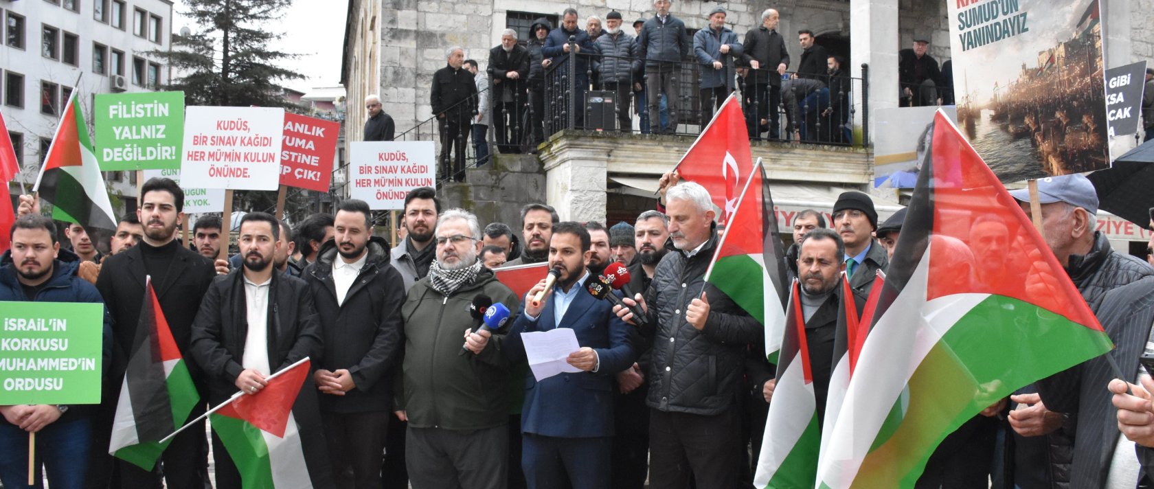 Turkish Youth Foundation (TÜGVA) representative Ömer Faruk Yücedağ speaks outside a mosque in the northern province of Ordu, Türkiye, Dec. 26, 2025. (AA Photo)