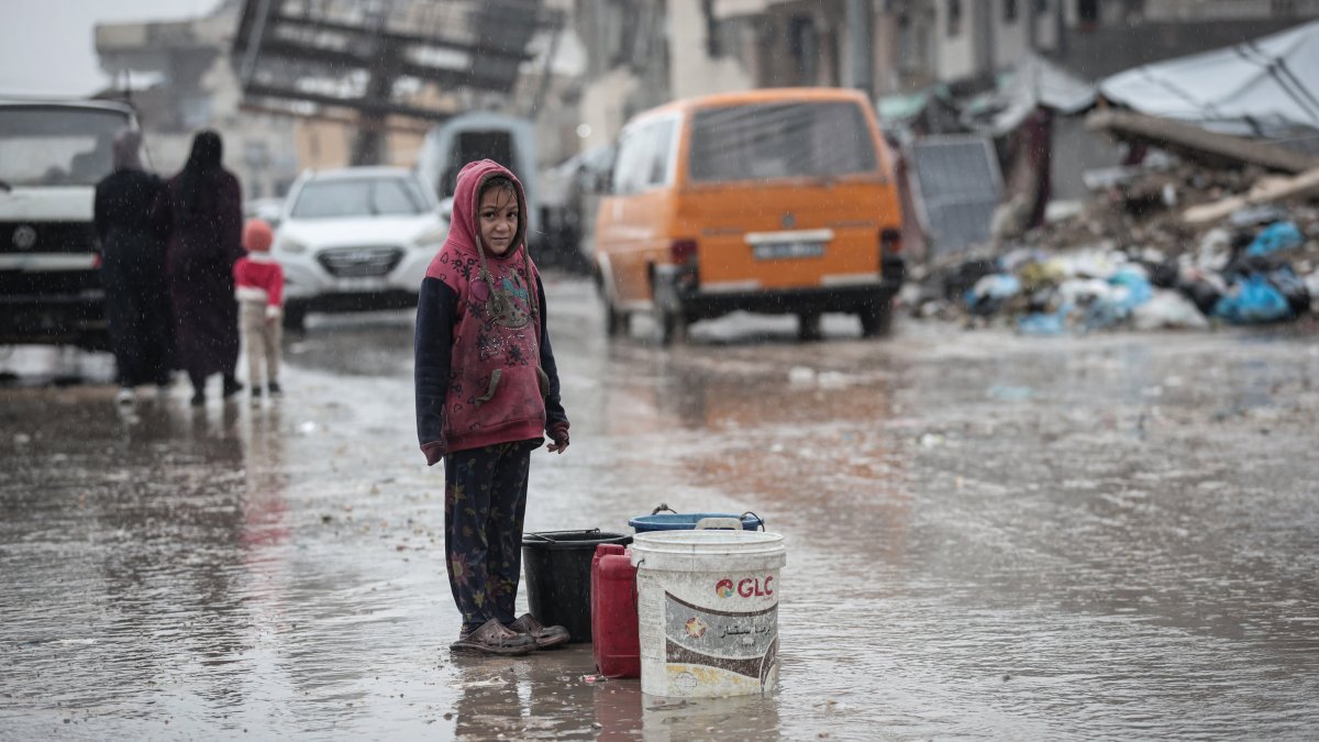 Strong storm batters Gaza, endangering displaced families in tents