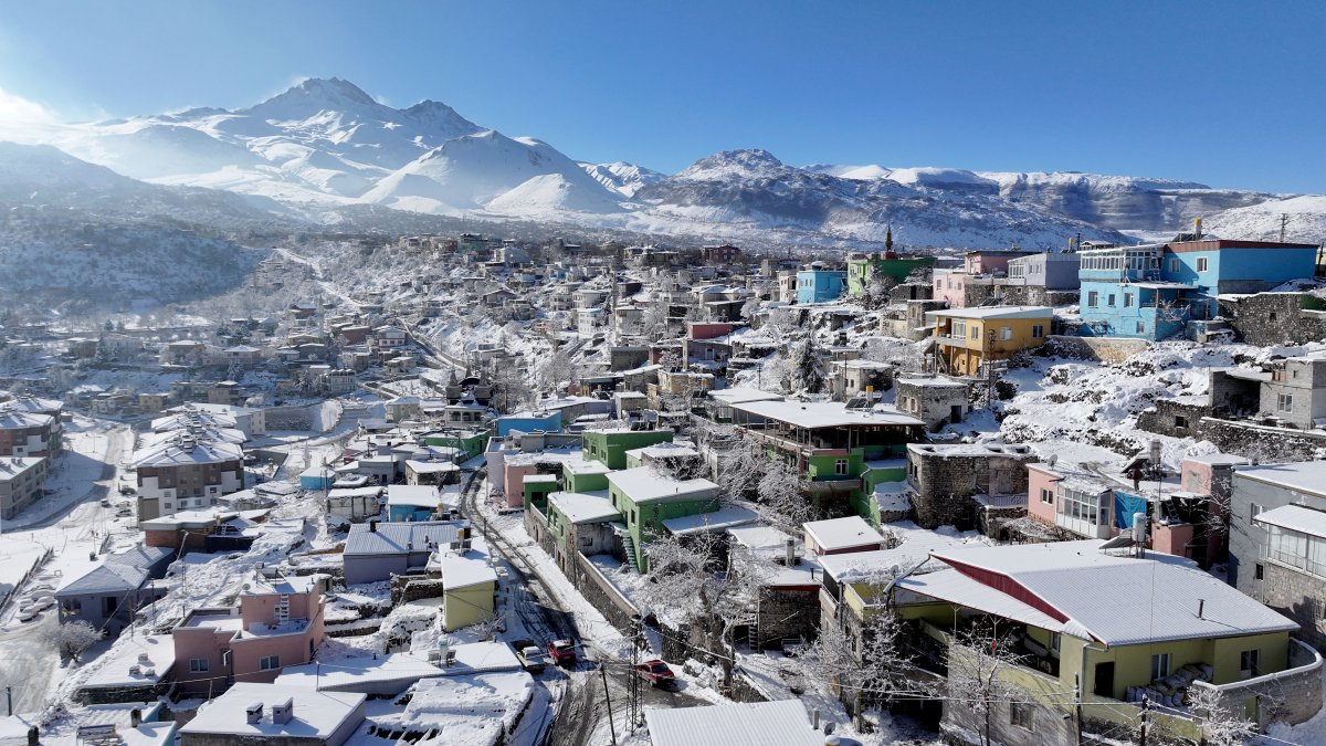 Snowfall marks season’s first in parts of Türkiye