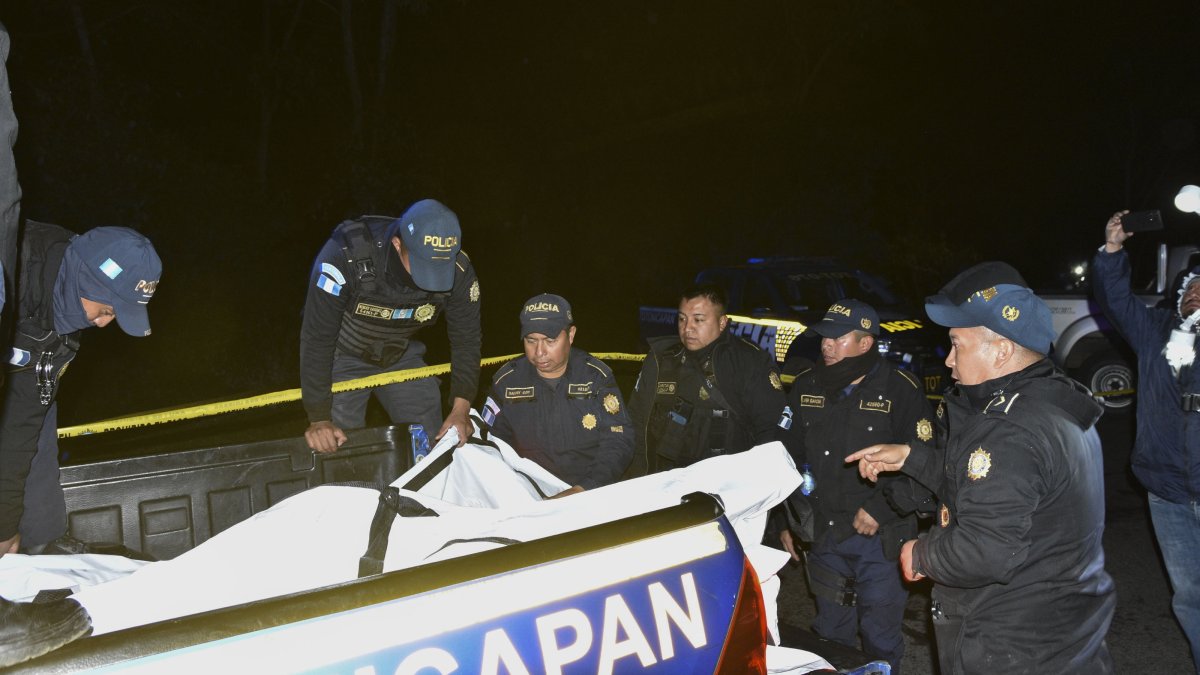 Guatemala observes 3-day nat'l mourning after bus crash kills 15