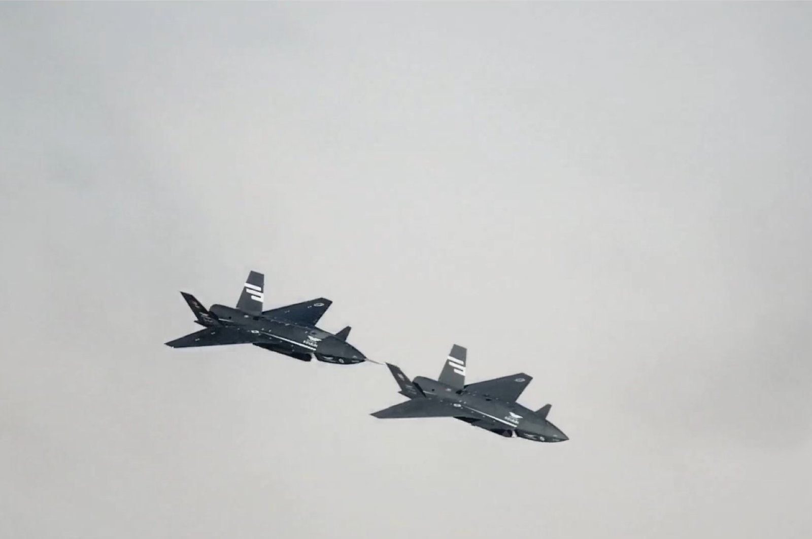 2 Kızılelma jets complete world 1st autonomous close-formation flight |  Daily Sabah