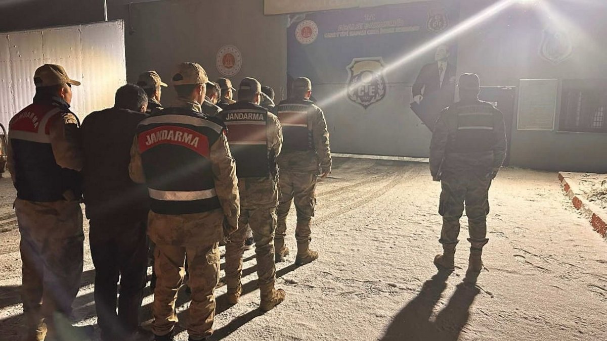 Turkish gendarmerie busts major migrant smuggling network