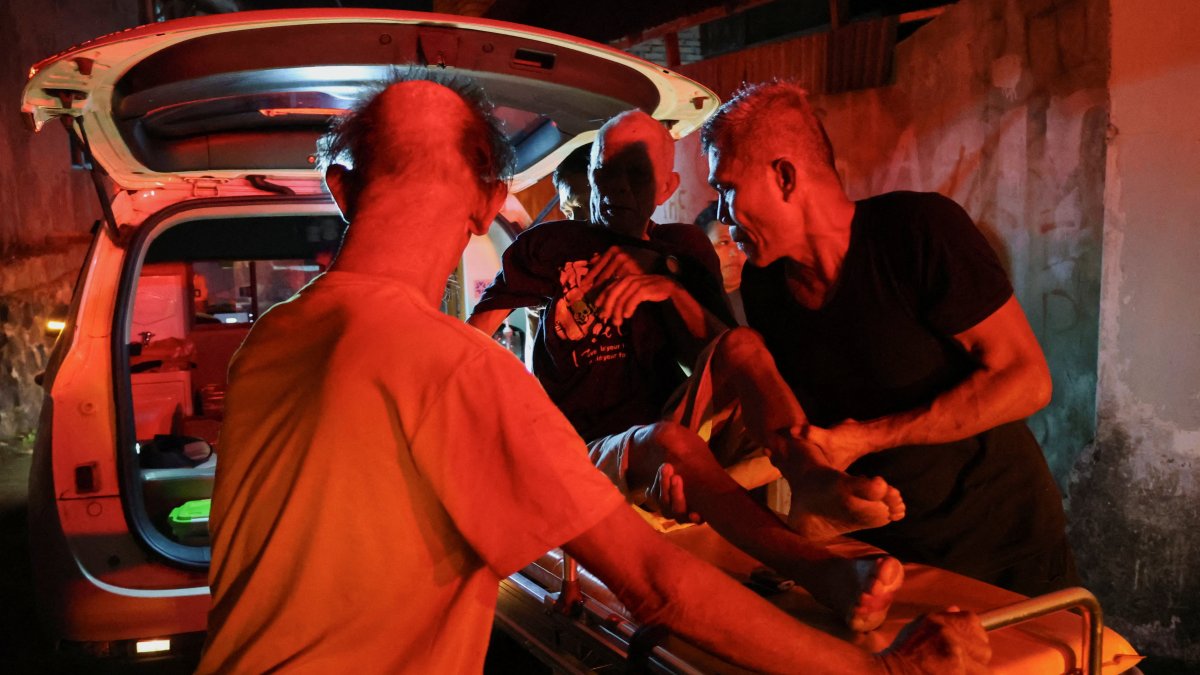 Local people rescue an elderly man during a fire at Werdha Damai retirement home in Manado, north Sulawesi Province, Indonesia, Dec. 28, 2025. (Reuters Photo)