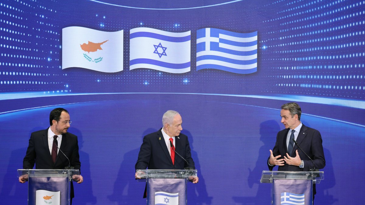 Greek Cypriot administration leader Nikos Christodoulides (L), Israeli Prime Minister Benjamin Netanyahu (C) and Greek Prime Minister Kyriakos Mitsotakis hold a joint press conference after a trilateral meeting, west Jerusalem, Israel, Dec. 22, 2025. (EPA Photo)