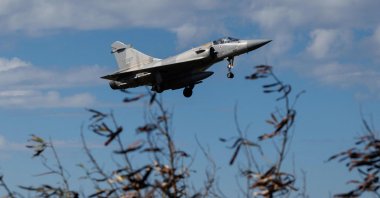 A Taiwan Air Force Mirage 2000 fighter jet takes off at Hsinchu Air Base in Hsinchu, Taiwan Island, Dec. 29, 2025. (AFP Photo)