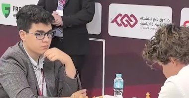 The video grab shows Turkish Grandmaster Yağız Kaan Erdoğmuş (L) in action against Norway's and World No. 1 Magnus Carlsen during the 2025 FIDE World Rapid Chess Championship, Doha, Qatar, Dec. 28, 2025.