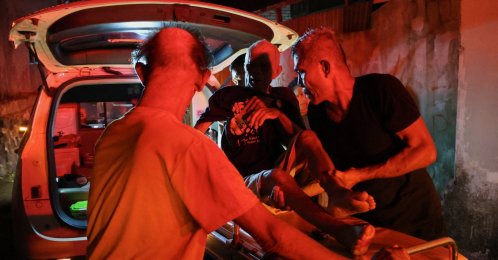 Local people rescue an elderly man during a fire at Werdha Damai retirement home in Manado, north Sulawesi Province, Indonesia, Dec. 28, 2025. (Reuters Photo)