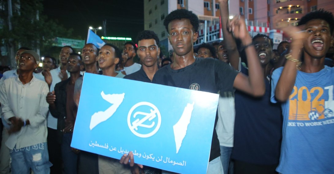 Somalis attend a demonstration after Israel became the first country to formally recognize the self-declared Republic of Somaliland as an independent and sovereign state, in Hodan district of Mogadishu, Somalia, Dec. 28, 2025. (Reuters Photo)