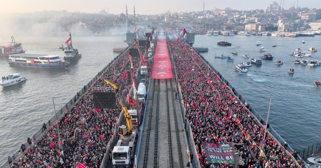 An aerial view of the crowd gathered for the rally on Galata Bridge, in Istanbul, Türkiye, Jan. 1, 2025. (AA Photo)

