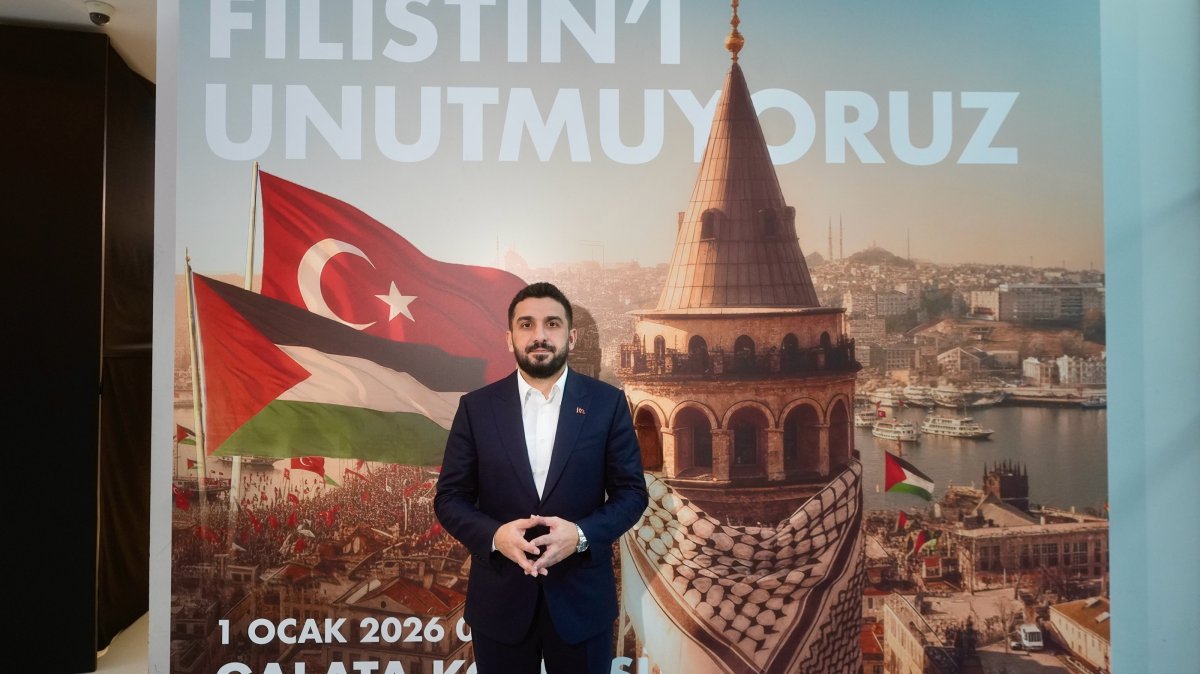 Ibrahim Beşinci, chair of the Turkish Youth Foundation (TÜGVA), outlines details of the Jan. 1 Galata Bridge march, Istanbul, Türkiye, Dec. 30, 2025. (AA Photo)