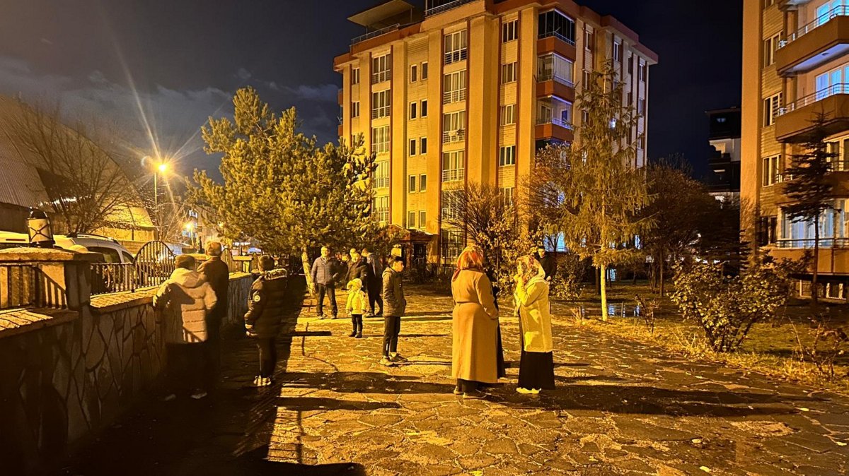 Residents gather outdoors following a 4.6 magnitude earthquake centered in the Tuşba district, Van, Türkiye, Dec. 7, 2025. (AA Photo)
