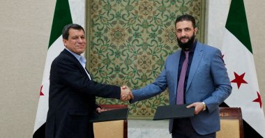Syrian President Ahmed al-Sharaa and YPG leader Ferhat Abdi Şahin shake hands after signing a deal, Damascus, Syria, March 10, 2025. (Reuters Photo)