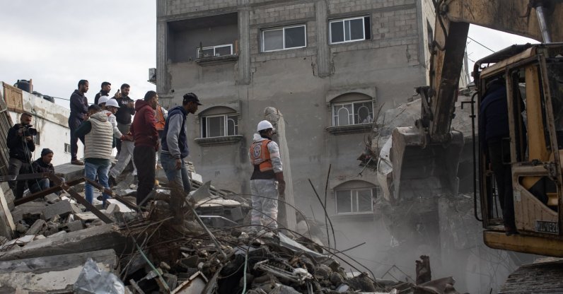 Members of the Palestinian Civil Defense remove the rubble of a destroyed home as they search for the bodies of Palestinians killed during the conflict in Khan Younis, southern Gaza Strip, Dec. 20, 2025. (EPA File Photo)
