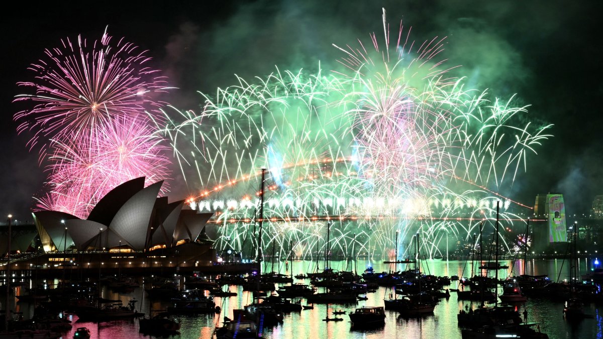 Fireworks light up the midnight sky over Sydney Harbour Bridge and Sydney Opera House during New Year’s Day celebrations in Sydney, Australia, Jan. 1, 2026. (AFP Photo)
