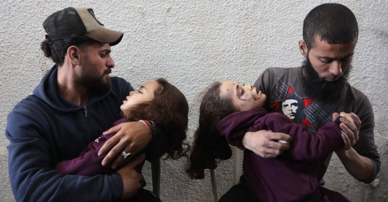 Palestinians mourn as they carry the body of children, killed in an Israeli strike on a school-turned-shelter, at the Al-Shifa hospital in Gaza City, April 23, 2025. (AFP Photo)