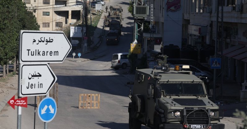  Israeli troops block a street after demolishing the house of Palestinian prisoner Abdul Karim Sanoubar in the West Bank city of Nablus, Dec. 2, 2025. (EPA Photo)