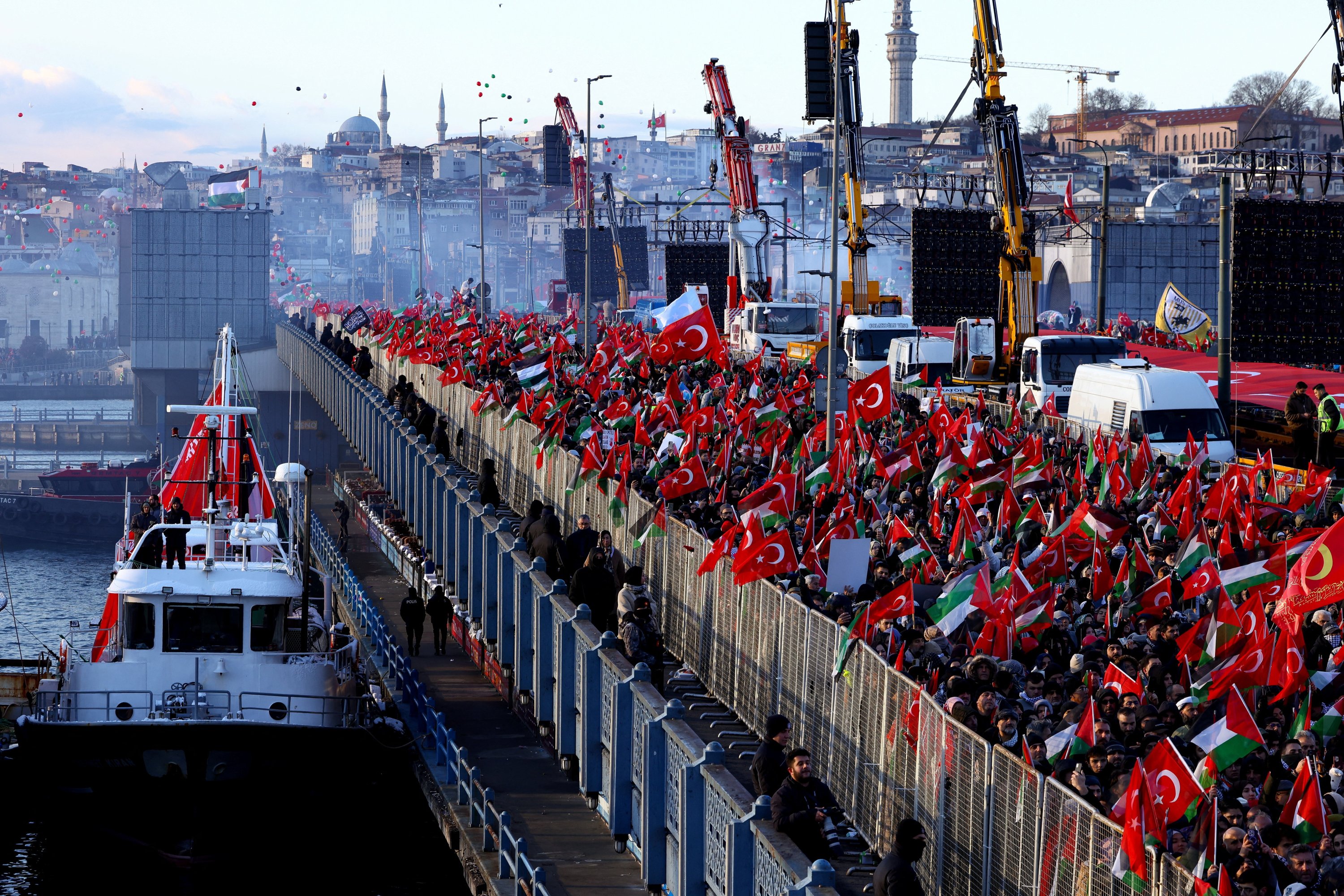 People gather over the Galata Bridge in solidarity with Palestinians on the first day of the New Year in Istanbul, Türkiye, January 1, 2026. (Reuters Photo) 