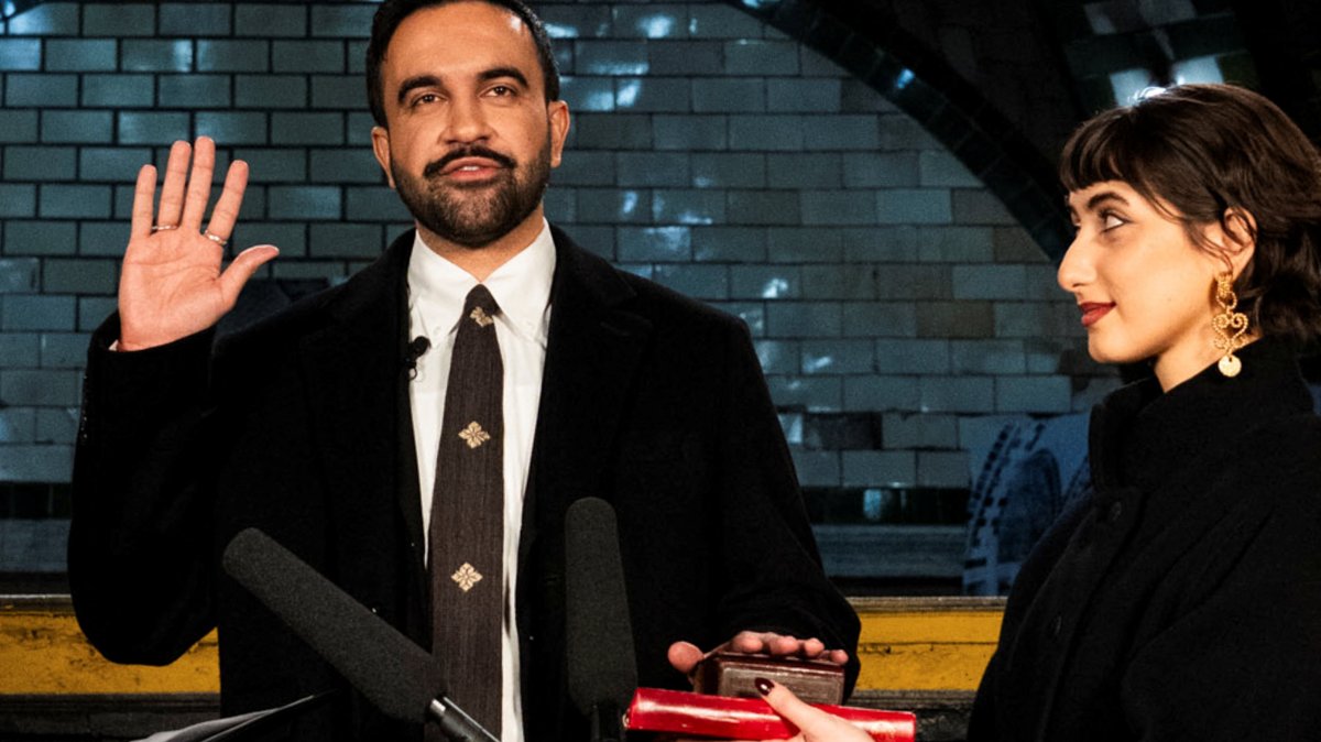 Zohran Mamdani is sworn in using a Quran as mayor of New York City at Old City Hall Station, New York, U.S., Jan. 1, 2026. (Reuters Photo)