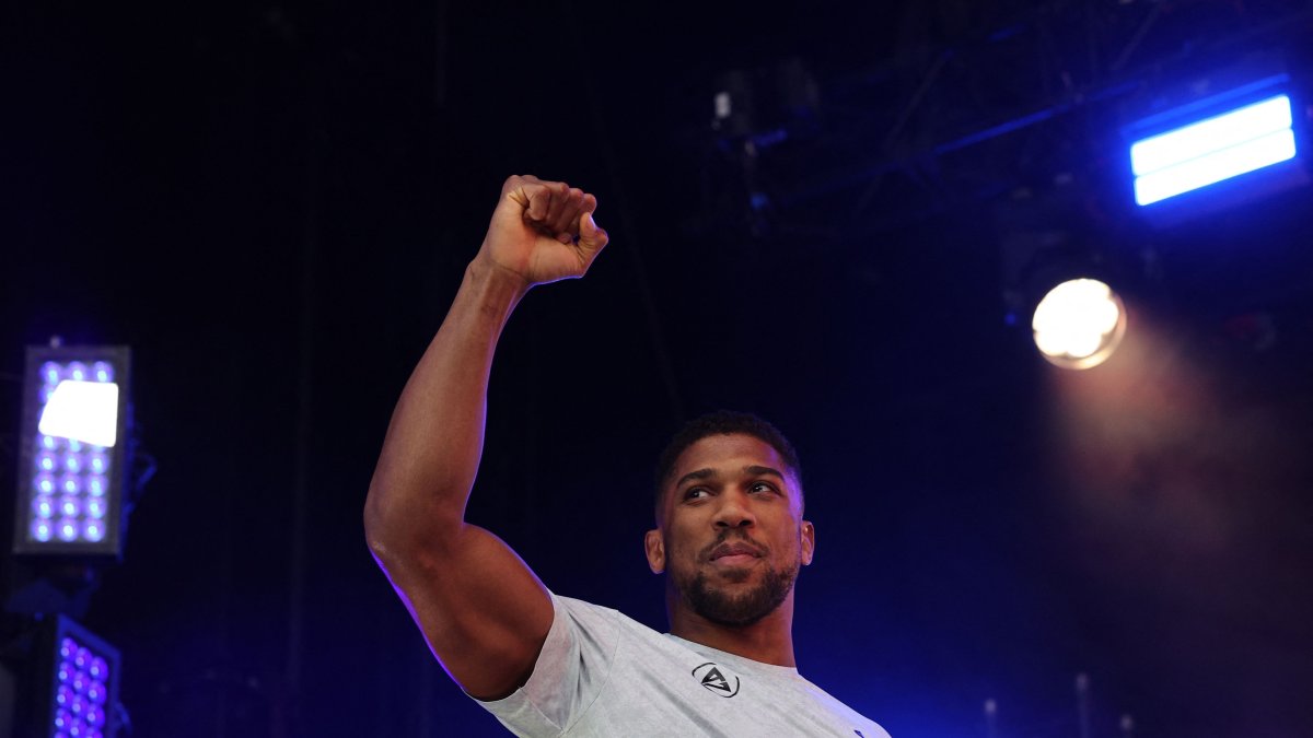 Anthony Joshua remains in Nigeria after crash kills 2 team members