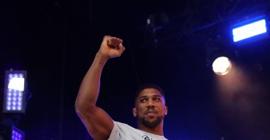 Anthony Joshua gestures as he arrives on stage for a public weigh-in in Trafalgar Square on the eve of a heavyweight boxing match for the IBF world title, London, U.K., Sept. 20, 2024. (AFP Photo)