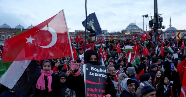 People gather near the Galata Bridge in solidarity with Palestinians on New Year's Day in Istanbul, Türkiye, January 1, 2026. (Reuters Photo) 