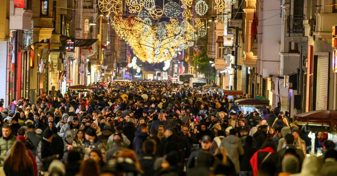 Pedestrians walk along Istiklal Street decorated with light ornaments, Istanbul, Türkiye, Dec. 31, 2025. (AFP Photo)