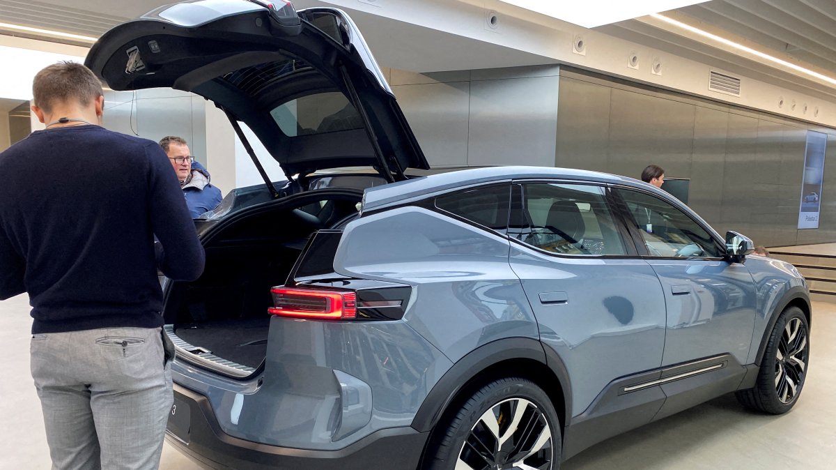 Electric vehicles take record 96% share of Norway car market in 2025