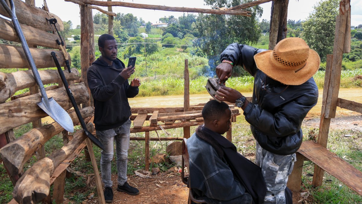 Kenyan barber gains millions of views with unorthodox cuts