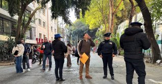 People wait outside their homes and buildings after an earthquake in Mexico City, Mexico, Jan. 2, 2026. (Reuters Photo)