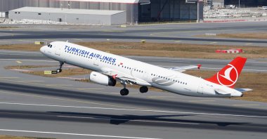 A Turkish Airlines Airbus A321-231takes off from Istanbul Airport, Istanbul, Türkiye, July 19, 2025. (Shutterstock Photo)