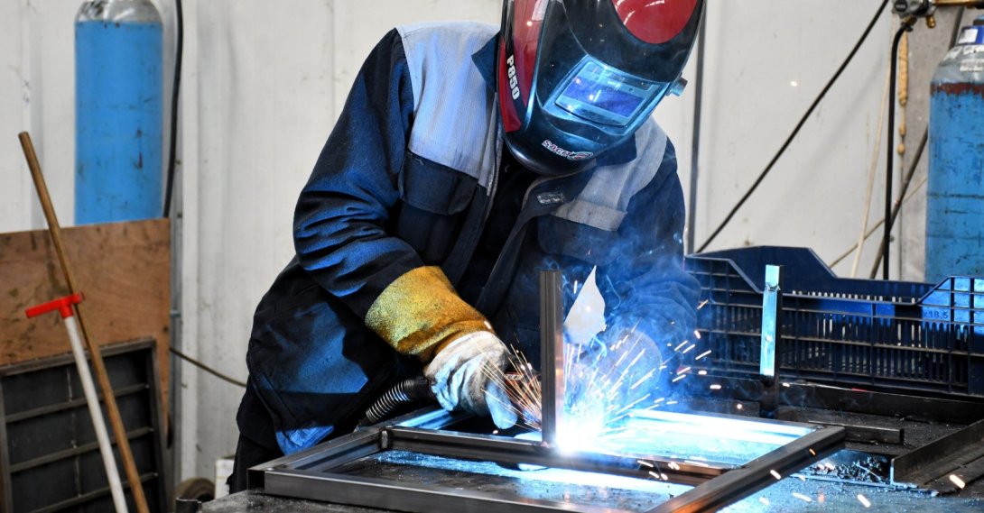 A worker is seen at a factory in Bilecik province, northwestern Türkiye, Nov. 19, 2025. (AA Photo)