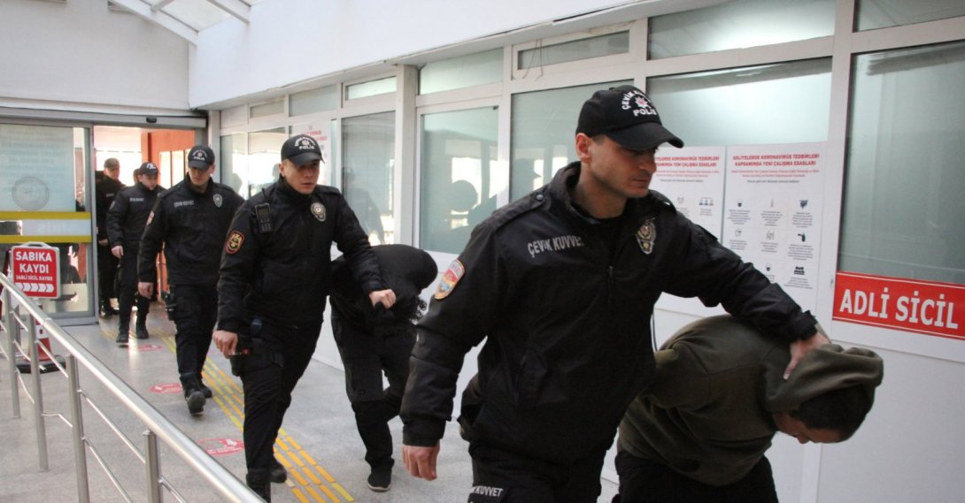 Police officers escort suspects detained as part of counterterrorism operations in Kocaeli, Jan. 2, 2025. (AA Photo)