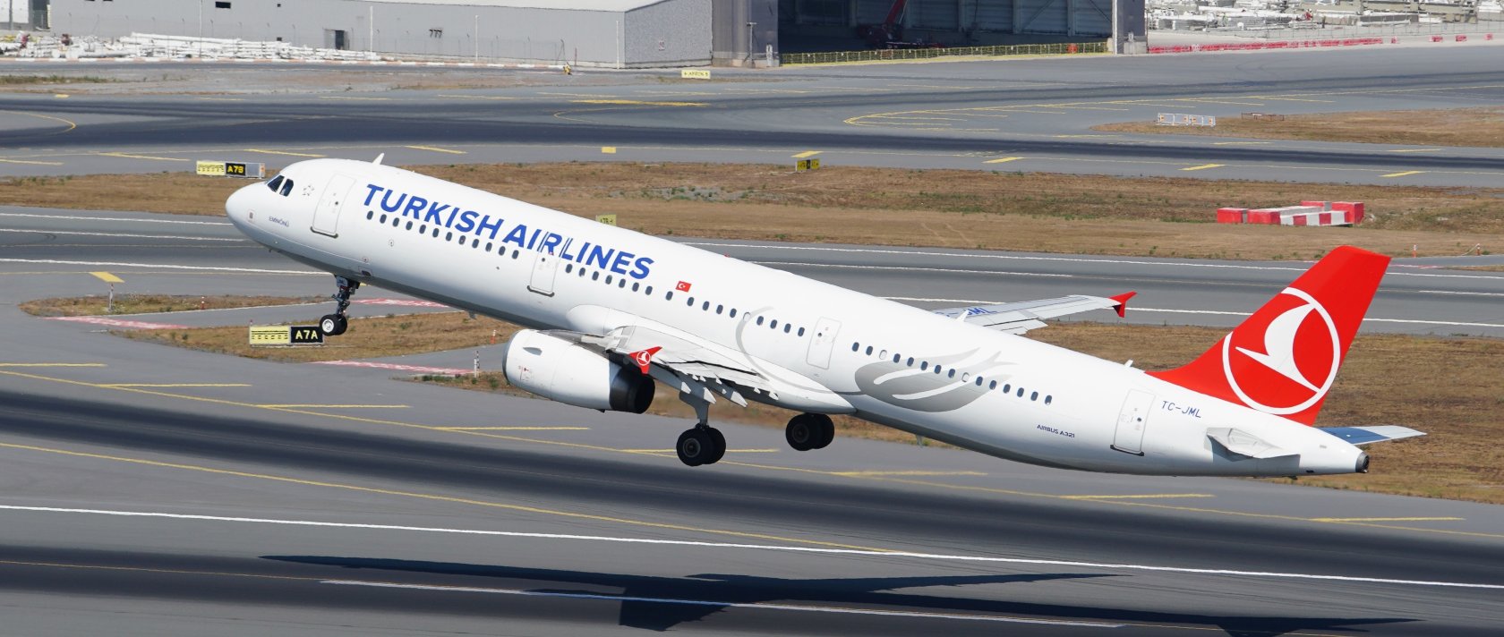 A Turkish Airlines Airbus A321-231takes off from Istanbul Airport, Istanbul, Türkiye, July 19, 2025. (Shutterstock Photo)