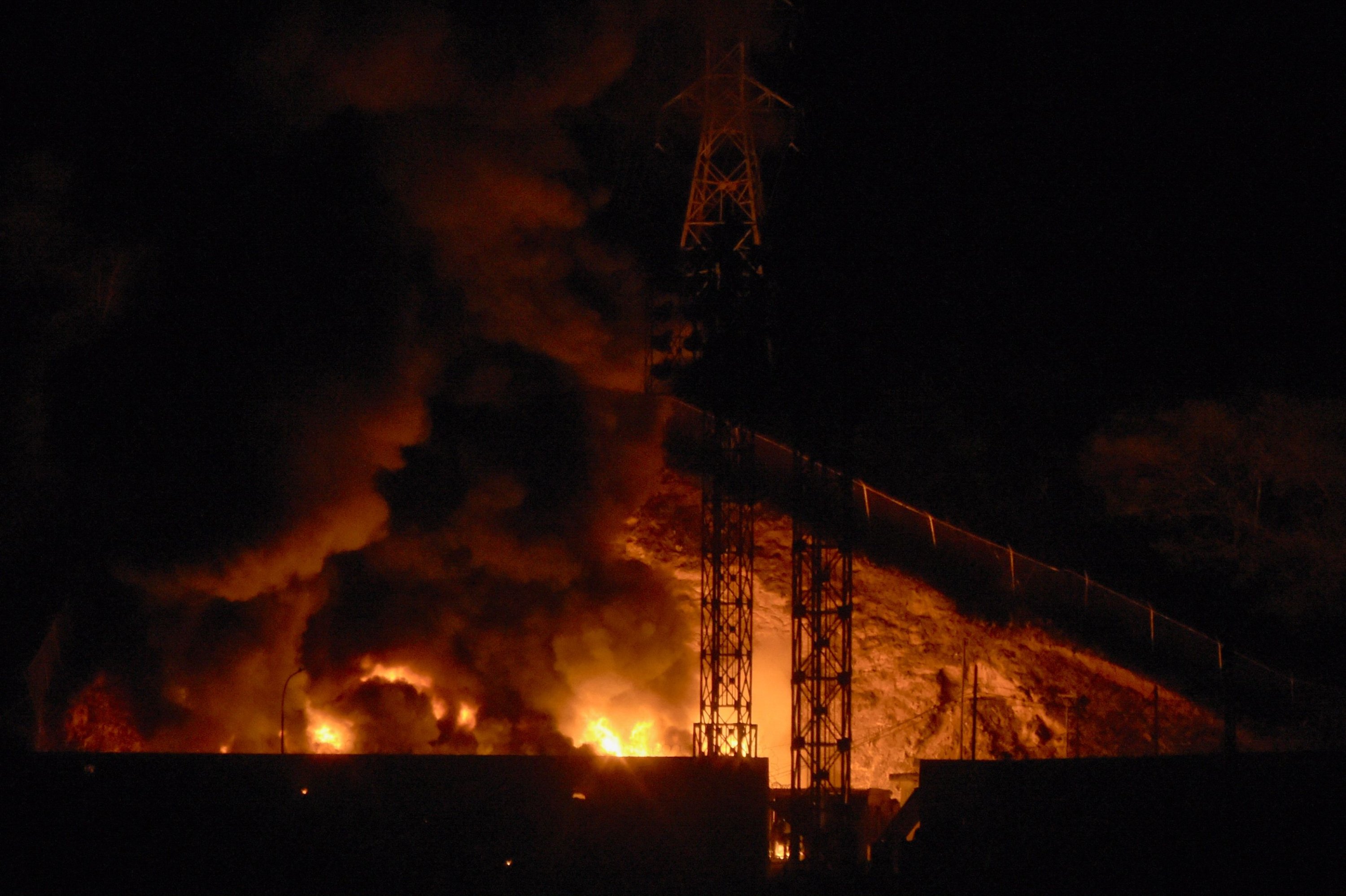 Venezuela obtožila ZDA napadov in razglasila izredne razmere, ameriški mediji poročali o vojaških udarih