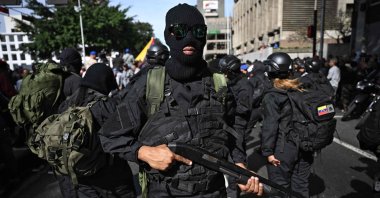 Armed supporters of Venezuela's President Nicolas Maduro gather near the Miraflores presidential palace in Caracas, Venezuela, Jan. 3, 2026. (AFP Photo)