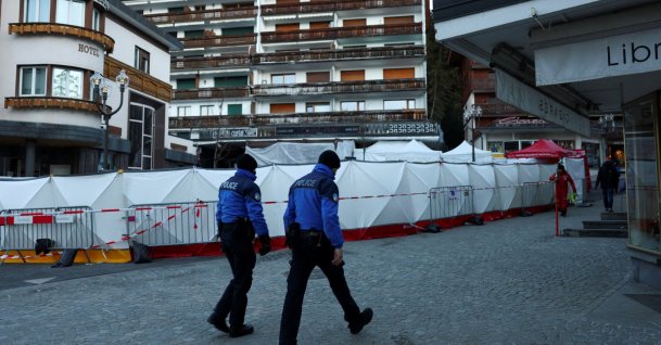 Swiss police officers walk outside the "Le Constellation" bar, after a fire and explosion during a New Year's Eve party where several people died, in the upscale ski resort of Crans-Montana in southwestern Switzerland, Jan. 3, 2026. (Reuters Photo)